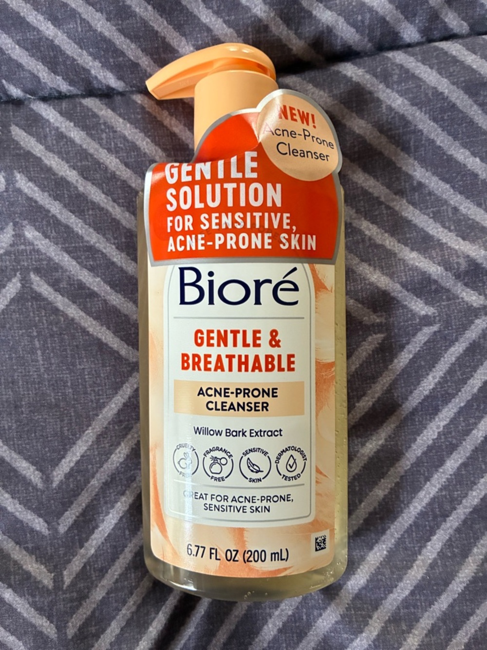 Biore Gentle & Breathable Acne-Prone Cleanser — Peach/Orange
